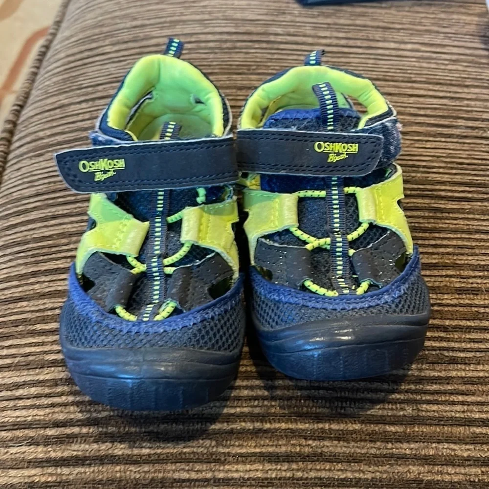 Osh gosh water shoes sandals